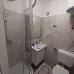 Sunshower And 아파트