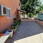 아파트 Sunshower And