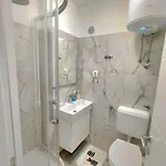 아파트 Sunshower And