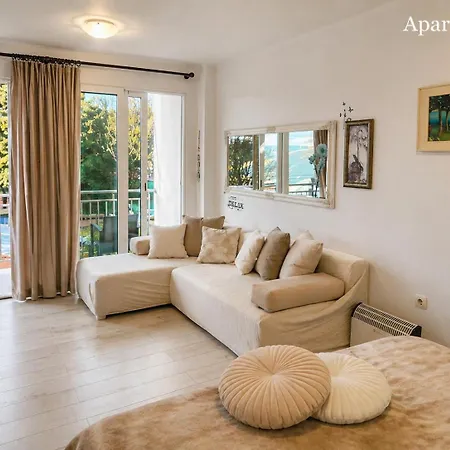 Sunshower And Apartamento