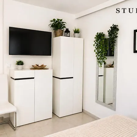Sunshower And Apartamento